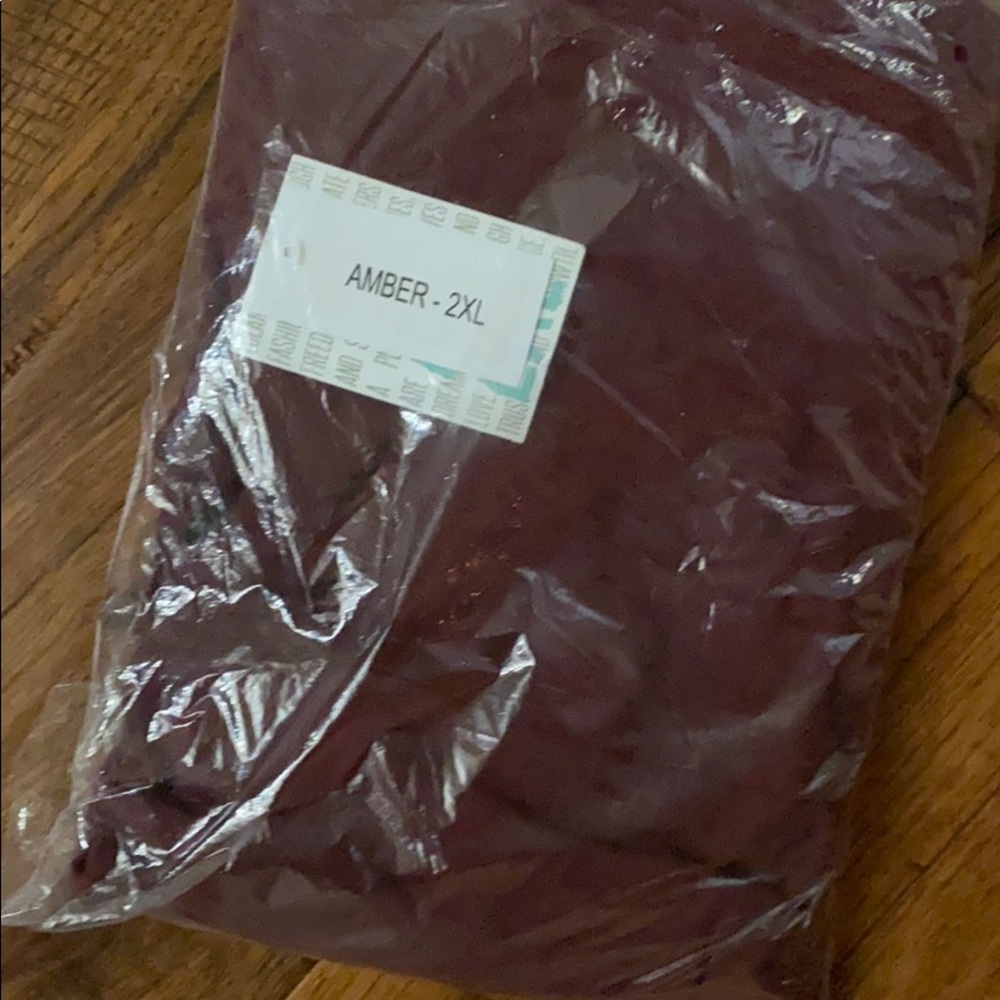NWT LULAROE Solid burgundy Amber